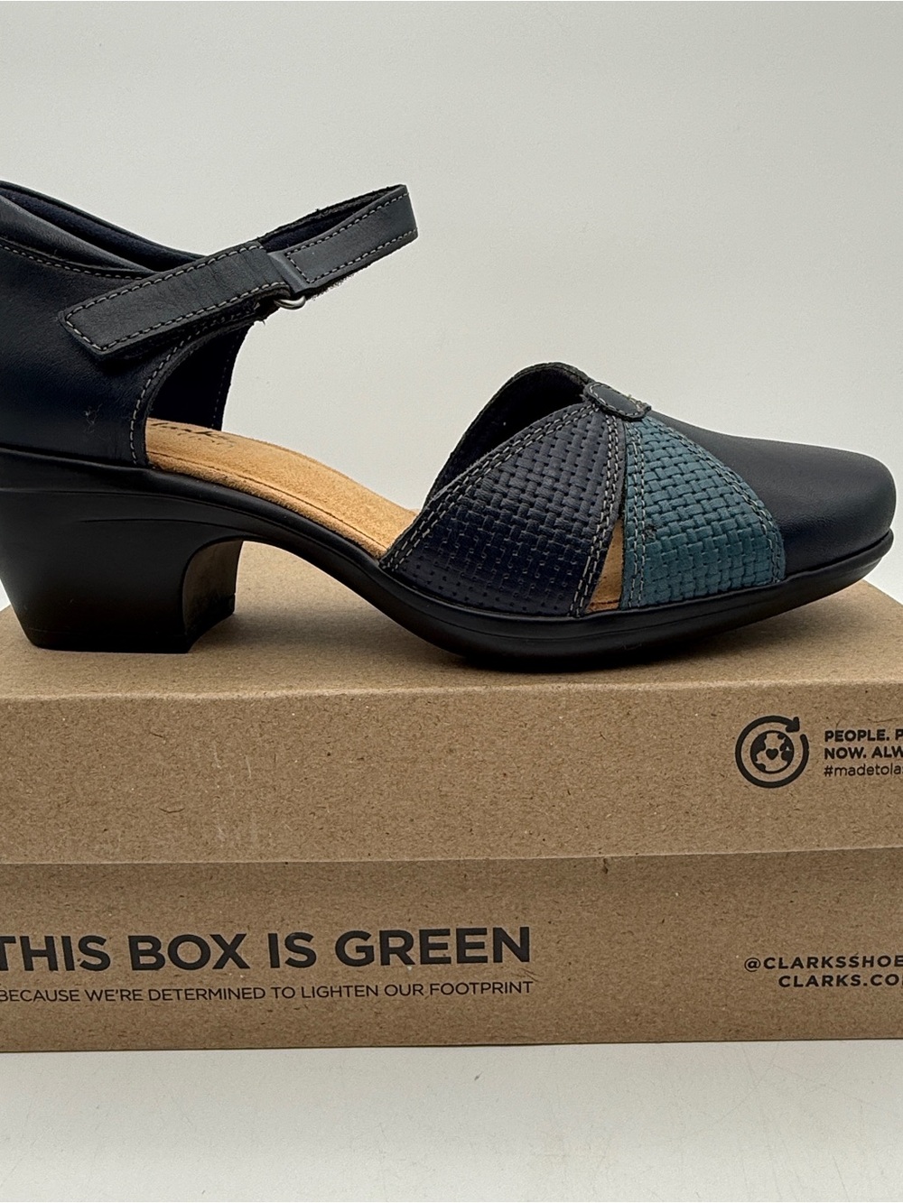 Clarks Women's Navy Blue Leather Pumps Emily Rae Sandals Size 7 W New In Box